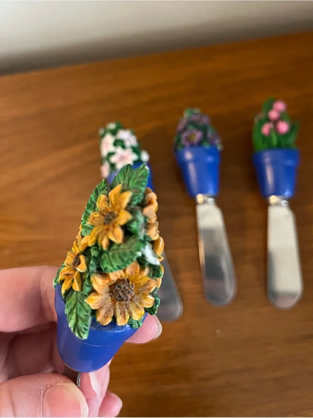 Set of 4 Flower Pot Cheese Knives